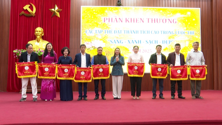 Phú Xuyên tổng kết phong trào “Sáng – Xanh – Sạch – Đẹp”, “Toàn dân đoàn kết xây dựng đời sống văn hóa” năm 2025; triển khai nhiệm vụ phục vụ Tết Nguyên đán Bính Ngọ 2026- Ảnh 5.