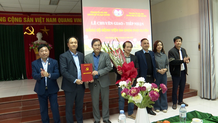 Đảng bộ xã Phú xuyên tiếp nhập Đảng bộ Bệnh viện đa khoa Phú xuyên - Ảnh 4.