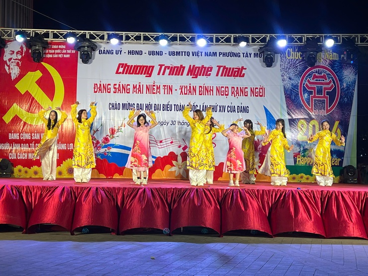 Phường Tây Mỗ: Sôi nổi chương trình nghệ thuật "Đảng sáng mãi niềm tin – Xuân Bính Ngọ rạng ngời"- Ảnh 11.