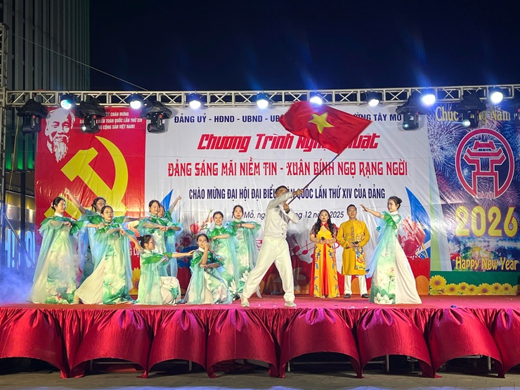 Phường Tây Mỗ: Sôi nổi chương trình nghệ thuật "Đảng sáng mãi niềm tin – Xuân Bính Ngọ rạng ngời"- Ảnh 13.