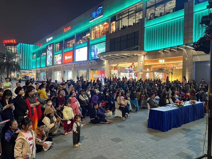 Phường Tây Mỗ: Sôi nổi chương trình nghệ thuật "Đảng sáng mãi niềm tin – Xuân Bính Ngọ rạng ngời"- Ảnh 3.