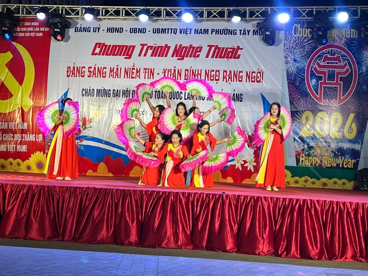 Phường Tây Mỗ: Sôi nổi chương trình nghệ thuật "Đảng sáng mãi niềm tin – Xuân Bính Ngọ rạng ngời"- Ảnh 6.