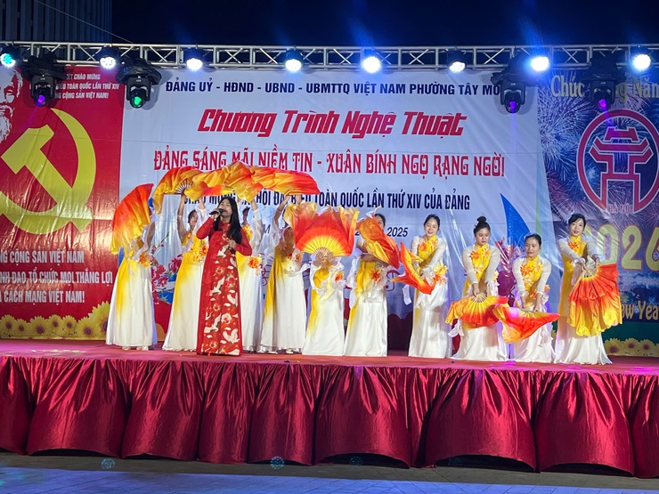 Phường Tây Mỗ: Sôi nổi chương trình nghệ thuật "Đảng sáng mãi niềm tin – Xuân Bính Ngọ rạng ngời"- Ảnh 10.