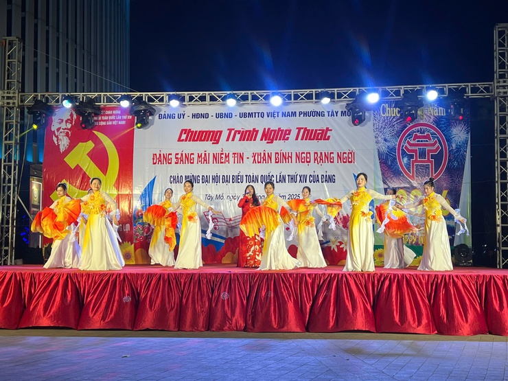 Phường Tây Mỗ: Sôi nổi chương trình nghệ thuật "Đảng sáng mãi niềm tin – Xuân Bính Ngọ rạng ngời"- Ảnh 8.