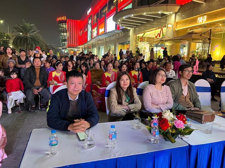 Phường Tây Mỗ: Sôi nổi chương trình nghệ thuật "Đảng sáng mãi niềm tin – Xuân Bính Ngọ rạng ngời"- Ảnh 1.