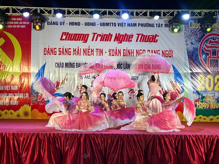 Phường Tây Mỗ: Sôi nổi chương trình nghệ thuật "Đảng sáng mãi niềm tin – Xuân Bính Ngọ rạng ngời"- Ảnh 5.