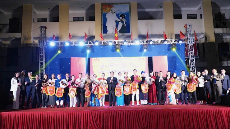 ĐẶC SẮC CHƯƠNG TRÌNH BIỂU DIỄN NGHỆ THUẬT
“DÂN HÒA – CHÀO NĂM MỚI 2026”
- Ảnh 3.