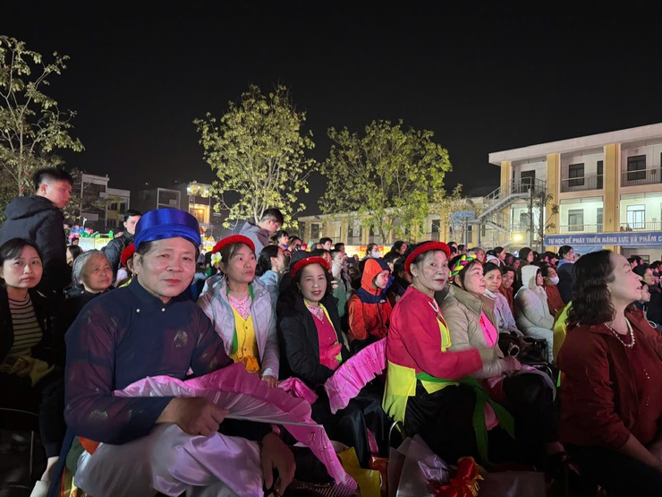 ĐẶC SẮC CHƯƠNG TRÌNH BIỂU DIỄN NGHỆ THUẬT
“DÂN HÒA – CHÀO NĂM MỚI 2026”
- Ảnh 5.