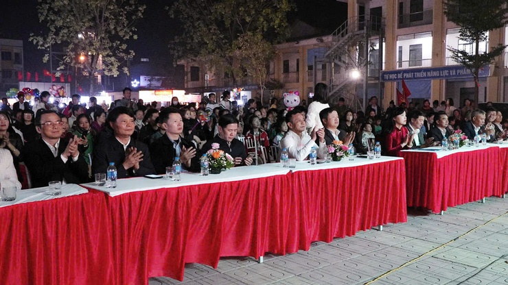 ĐẶC SẮC CHƯƠNG TRÌNH BIỂU DIỄN NGHỆ THUẬT
“DÂN HÒA – CHÀO NĂM MỚI 2026”
- Ảnh 4.