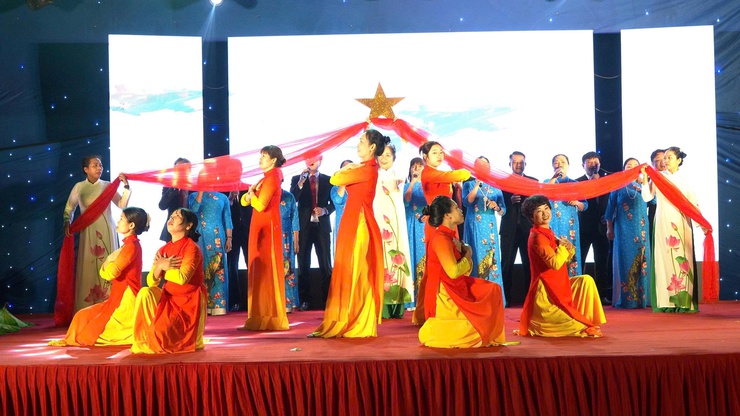 ĐẶC SẮC CHƯƠNG TRÌNH BIỂU DIỄN NGHỆ THUẬT
“DÂN HÒA – CHÀO NĂM MỚI 2026”
- Ảnh 12.