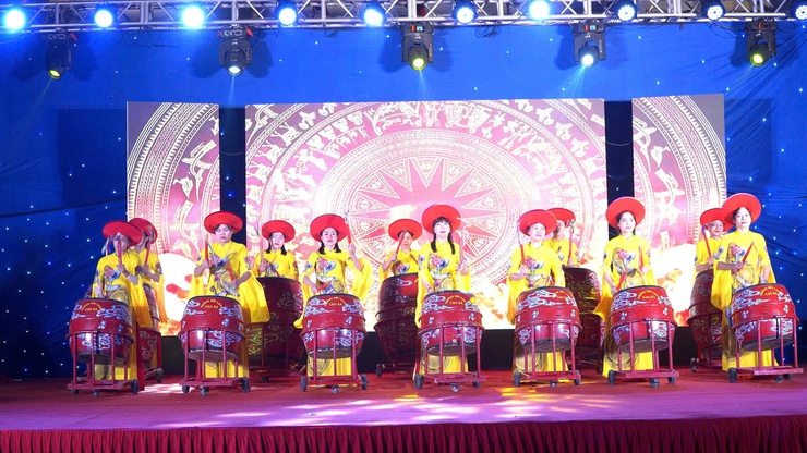 ĐẶC SẮC CHƯƠNG TRÌNH BIỂU DIỄN NGHỆ THUẬT
“DÂN HÒA – CHÀO NĂM MỚI 2026”
- Ảnh 2.