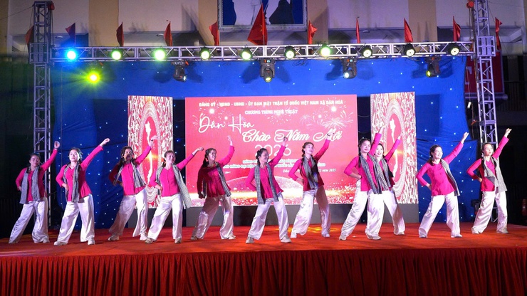 ĐẶC SẮC CHƯƠNG TRÌNH BIỂU DIỄN NGHỆ THUẬT
“DÂN HÒA – CHÀO NĂM MỚI 2026”
- Ảnh 9.