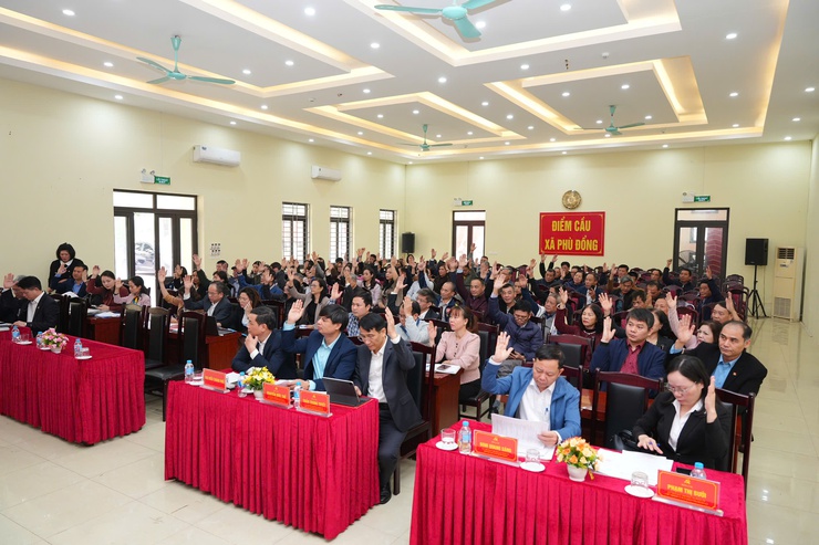 Xã Phù Đổng tổ chức Hội nghị lấy ý kiến cử tri nơi công tác đối với người được dự kiến giới thiệu ứng cử Đại biểu HĐND Thành phố khóa XVII, Đại biểu HĐND xã khóa XXII, nhiệm kỳ 2026 - 2031.- Ảnh 3.