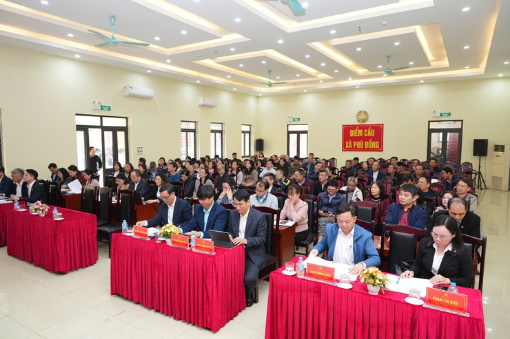 Xã Phù Đổng tổ chức Hội nghị lấy ý kiến cử tri nơi công tác đối với người được dự kiến giới thiệu ứng cử Đại biểu HĐND Thành phố khóa XVII, Đại biểu HĐND xã khóa XXII, nhiệm kỳ 2026 - 2031.- Ảnh 1.