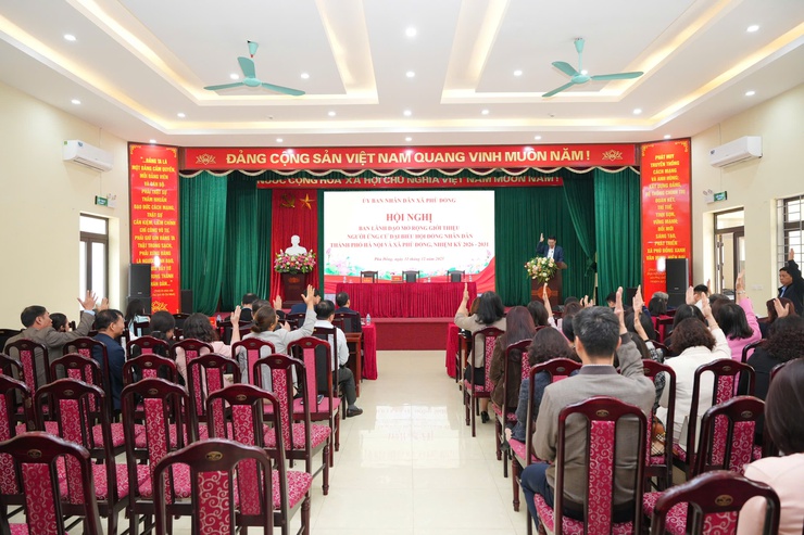 Xã Phù Đổng tổ chức Hội nghị lấy ý kiến cử tri nơi công tác đối với người được dự kiến giới thiệu ứng cử Đại biểu HĐND Thành phố khóa XVII, Đại biểu HĐND xã khóa XXII, nhiệm kỳ 2026 - 2031.- Ảnh 6.