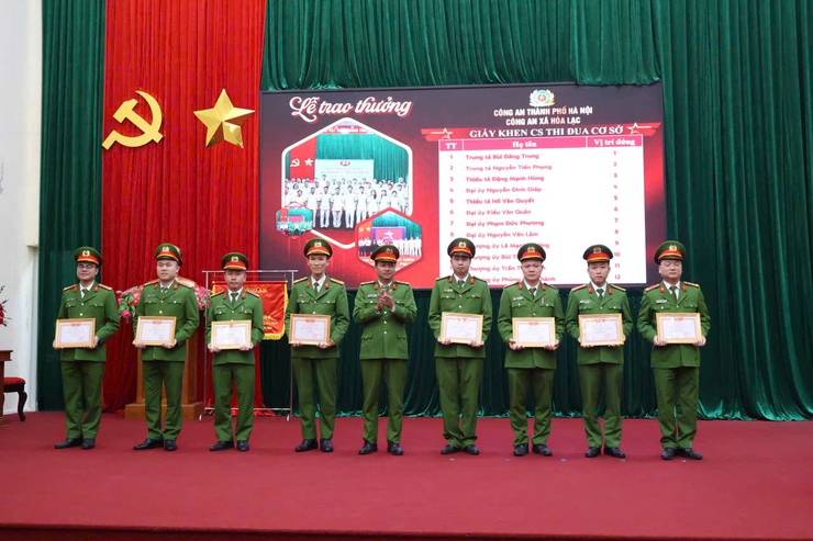 CÔNG AN XÃ HOÀ LẠC TỔ CHỨC HỘI NGHỊ TỔNG KẾT CÔNG TÁC NĂM 2025 VÀ TRIỂN KHAI CHƯƠNG TRÌNH CÔNG TÁC NĂM 2026- Ảnh 6.