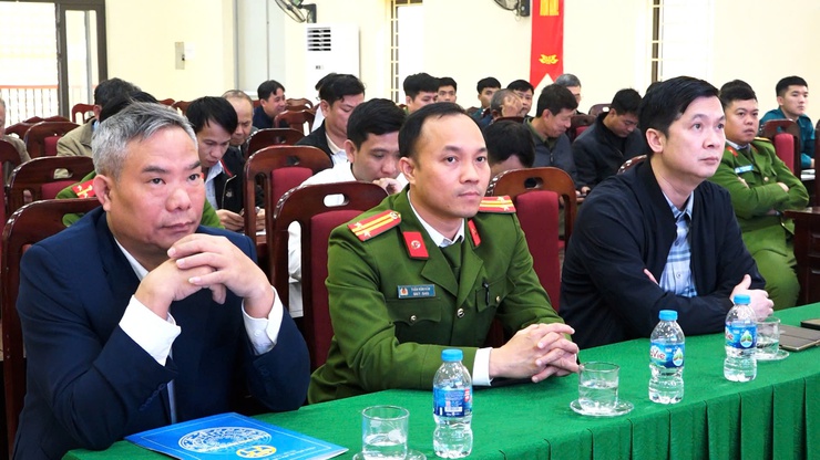 DÂN HÒA TỔ CHỨC HỘI NGHỊ TẬP HUẤN CÁC VĂN BẢN PHÁP LUẬT MỚI VÀ THỰC HÀNH KỸ NĂNG PHÒNG CHÁY, CHỮA CHÁY VÀ CỨU NẠN, CỨU HỘ- Ảnh 2.