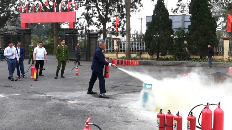 DÂN HÒA TỔ CHỨC HỘI NGHỊ TẬP HUẤN CÁC VĂN BẢN PHÁP LUẬT MỚI VÀ THỰC HÀNH KỸ NĂNG PHÒNG CHÁY, CHỮA CHÁY VÀ CỨU NẠN, CỨU HỘ- Ảnh 8.