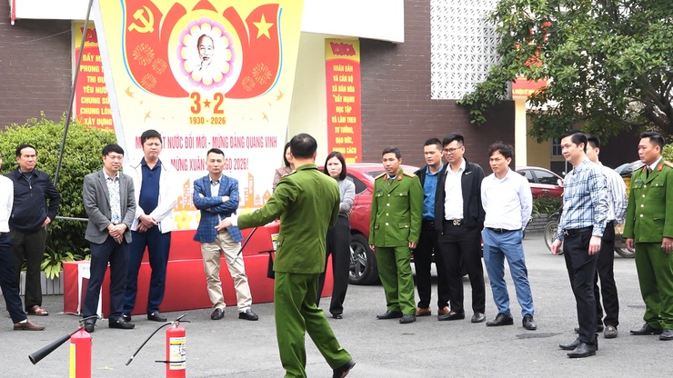 DÂN HÒA TỔ CHỨC HỘI NGHỊ TẬP HUẤN CÁC VĂN BẢN PHÁP LUẬT MỚI VÀ THỰC HÀNH KỸ NĂNG PHÒNG CHÁY, CHỮA CHÁY VÀ CỨU NẠN, CỨU HỘ- Ảnh 6.