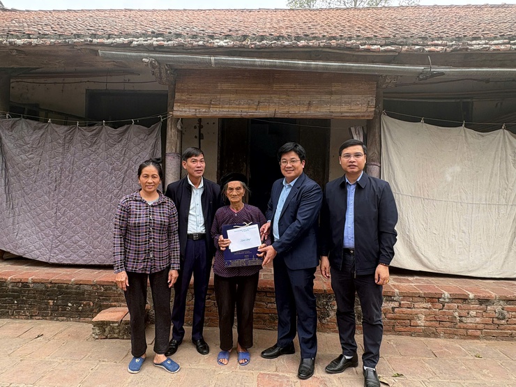 Xã Tam Hưng triển khai tặng quà của Đảng, Nhà nước nhân dịp Đại hội XIV của Đảng và Tết Nguyên đãn Bính Ngọ 2026- Ảnh 4.