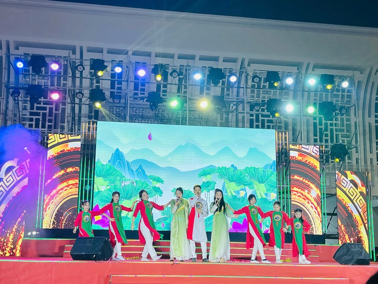 XÃ SÓC SƠN TỔ CHỨC THÀNH CÔNG
Chương trình nghệ thuật Chào năm mới 2026; Chào mừng đại hội Đảng toàn quốc lần thứ XVI, NHIỆM KÌ 2026 - 2031- Ảnh 10.