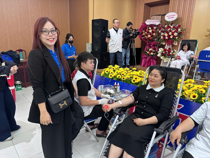 Ngày hội hiến máu vì cộng đồng "Giọt máu cho đi - Cuộc đời ở lại"- Ảnh 7.