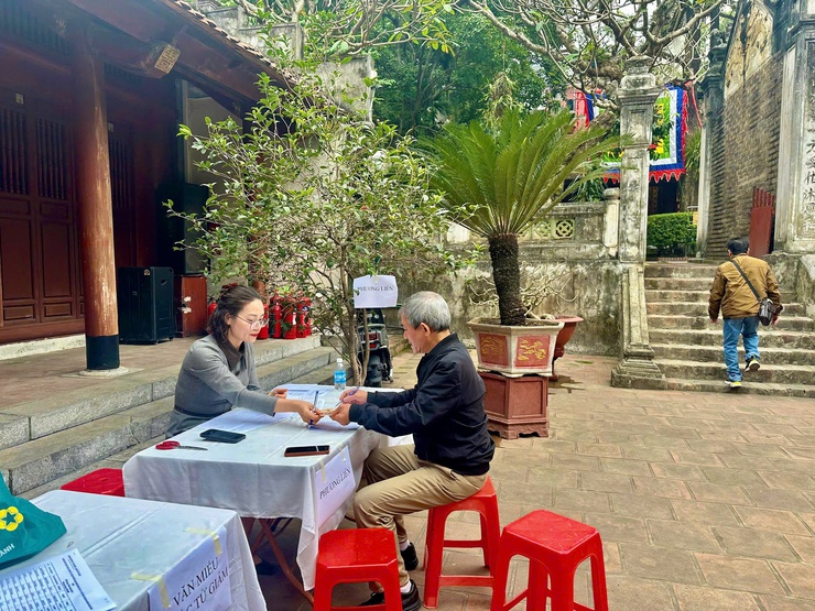 UBND PHƯỜNG VĂN MIẾU – QUỐC TỬ GIÁM TRIỂN KHAI TẶNG QUÀ CHO ĐỐI TƯỢNG CHÍNH SÁCH NHÂN DỊP ĐẠI HỘI ĐẢNG TOÀN QUỐC LẦN THỨ XIV VÀ TẾT NGUYÊN ĐÁN BÍNH NGỌ 2026- Ảnh 3.