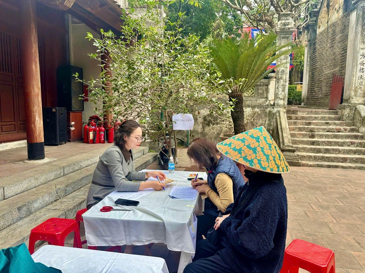 UBND PHƯỜNG VĂN MIẾU – QUỐC TỬ GIÁM TRIỂN KHAI TẶNG QUÀ CHO ĐỐI TƯỢNG CHÍNH SÁCH NHÂN DỊP ĐẠI HỘI ĐẢNG TOÀN QUỐC LẦN THỨ XIV VÀ TẾT NGUYÊN ĐÁN BÍNH NGỌ 2026- Ảnh 4.