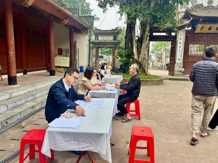 UBND PHƯỜNG VĂN MIẾU – QUỐC TỬ GIÁM TRIỂN KHAI TẶNG QUÀ CHO ĐỐI TƯỢNG CHÍNH SÁCH NHÂN DỊP ĐẠI HỘI ĐẢNG TOÀN QUỐC LẦN THỨ XIV VÀ TẾT NGUYÊN ĐÁN BÍNH NGỌ 2026- Ảnh 7.