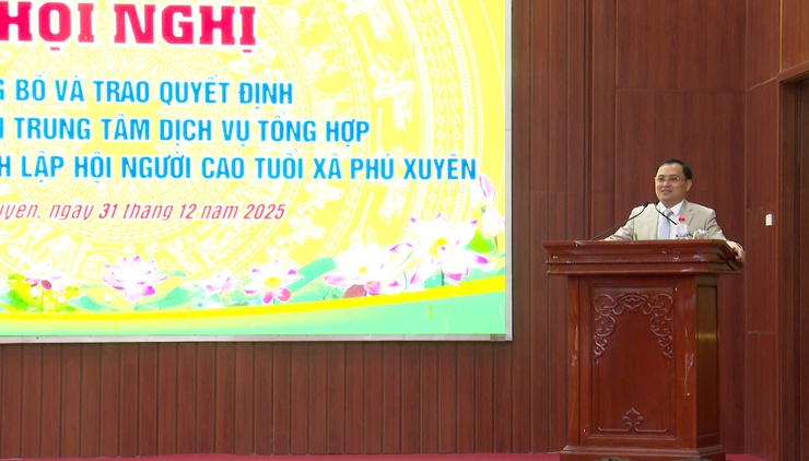 Công bố các quyết định thành lập Trung tâm Dịch vụ tổng hợp và Hội Người cao tuổi xã- Ảnh 3.