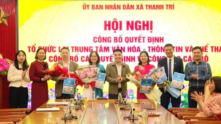 UBND xã Thanh Trì: Công bố Quyết định thành lập Trung tâm Dịch vụ tổng hợp và các Quyết định bổ nhiệm, bổ nhiệm lại cán bộ- Ảnh 1.