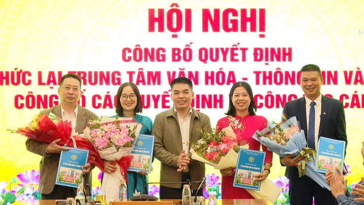 UBND xã Thanh Trì: Công bố Quyết định thành lập Trung tâm Dịch vụ tổng hợp và các Quyết định bổ nhiệm, bổ nhiệm lại cán bộ- Ảnh 4.