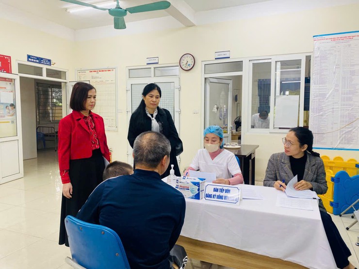 Xã Dương Hoà triển khai chiến dịch cho trẻ uống bổ sung Vitamin A đợt 2 năm 2025 - Ảnh 1.