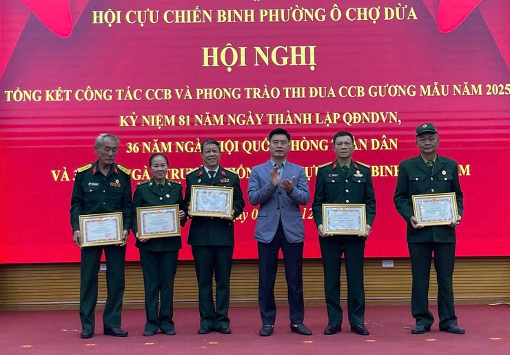 Tổng kết công tác Cựu chiến binh và phong trào thi đua CCB gương mẫu năm 2025 Phường Ô Chợ Dừa- Ảnh 3.