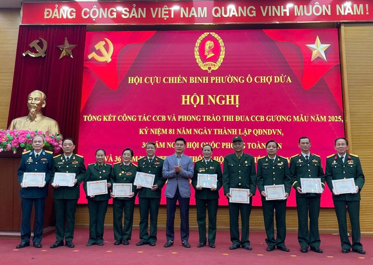 Tổng kết công tác Cựu chiến binh và phong trào thi đua CCB gương mẫu năm 2025 Phường Ô Chợ Dừa- Ảnh 4.