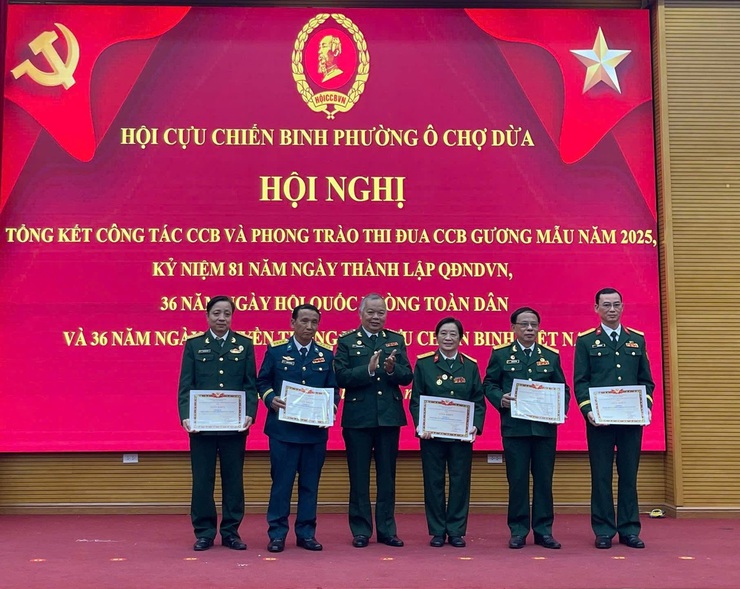 Tổng kết công tác Cựu chiến binh và phong trào thi đua CCB gương mẫu năm 2025 Phường Ô Chợ Dừa- Ảnh 5.