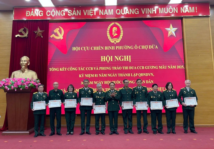 Tổng kết công tác Cựu chiến binh và phong trào thi đua CCB gương mẫu năm 2025 Phường Ô Chợ Dừa- Ảnh 6.