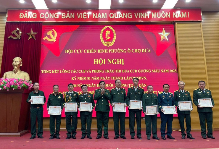 Tổng kết công tác Cựu chiến binh và phong trào thi đua CCB gương mẫu năm 2025 Phường Ô Chợ Dừa- Ảnh 7.