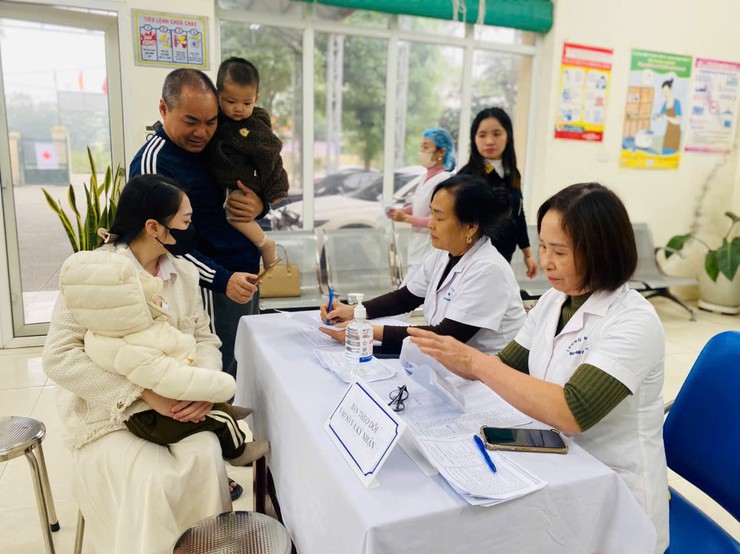 Xã Dương Hoà triển khai chiến dịch cho trẻ uống bổ sung Vitamin A đợt 2 năm 2025 - Ảnh 3.