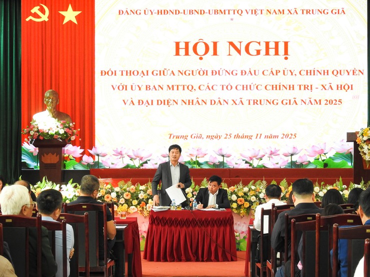 HỘI NGHỊ ĐỐI THOẠI GIỮA NGƯỜI ĐỨNG ĐẦU CẤP ỦY, CHÍNH QUYỀN XÃ TRUNG GIÃ VỚI MTTQ VÀ NHÂN DÂN NĂM 2025- Ảnh 1.