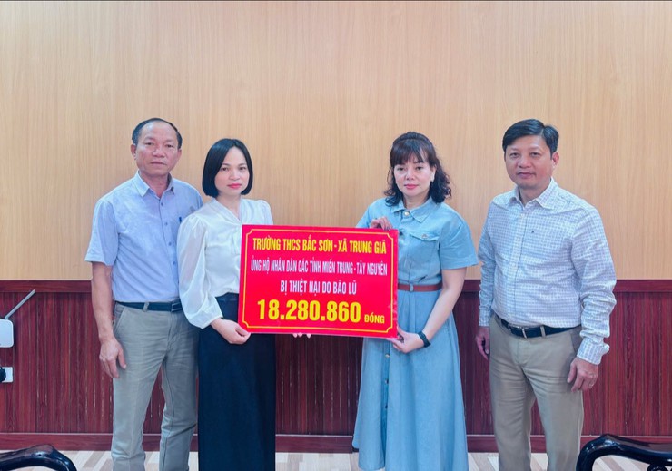 MTTQ XÃ TRUNG GIÃ ĐÃ TIẾP NHẬN 540 TRIỆU ĐỒNG ỦNG HỘ ĐỒNG BÀO MIỀN TRUNG - TÂY NGUYÊN- Ảnh 1.