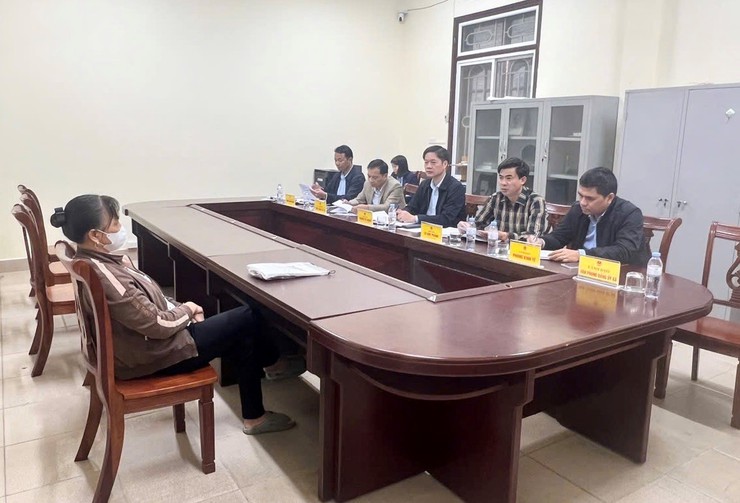 Các đồng chí lãnh đạo xã tiếp công dân định kỳ tháng 12/2025 - Ảnh 1.