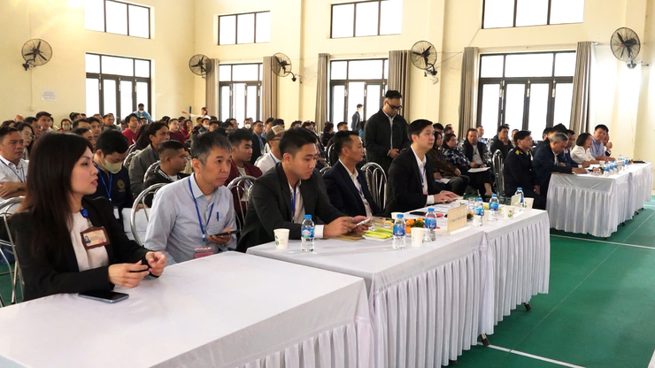 PHIÊN ĐẤU GIÁ QUYỀN SỬ DỤNG ĐẤT Ở ĐỐI VỚI 62 THỬA ĐẤT (ĐỢT 1) TẠI KHU VỰC ĐẦM, THÔN MỤC XÁ, XÃ DÂN HÒA – DIỄN RA ĐÚNG QUY TRÌNH, ĐẢM BẢO CÔNG KHAI, MINH BẠCH- Ảnh 5.