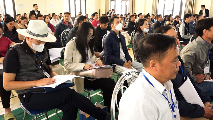 PHIÊN ĐẤU GIÁ QUYỀN SỬ DỤNG ĐẤT Ở ĐỐI VỚI 62 THỬA ĐẤT (ĐỢT 1) TẠI KHU VỰC ĐẦM, THÔN MỤC XÁ, XÃ DÂN HÒA – DIỄN RA ĐÚNG QUY TRÌNH, ĐẢM BẢO CÔNG KHAI, MINH BẠCH- Ảnh 9.