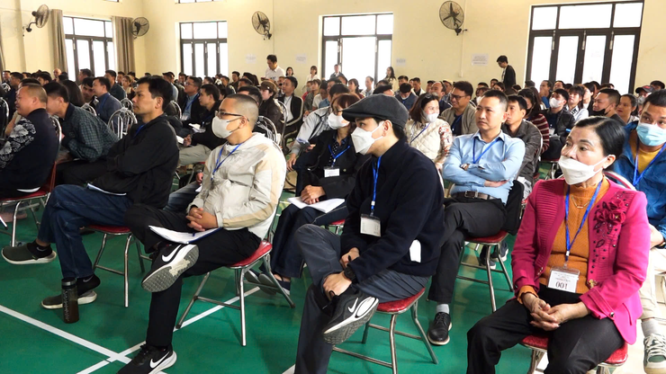 PHIÊN ĐẤU GIÁ QUYỀN SỬ DỤNG ĐẤT Ở ĐỐI VỚI 62 THỬA ĐẤT (ĐỢT 1) TẠI KHU VỰC ĐẦM, THÔN MỤC XÁ, XÃ DÂN HÒA – DIỄN RA ĐÚNG QUY TRÌNH, ĐẢM BẢO CÔNG KHAI, MINH BẠCH- Ảnh 7.