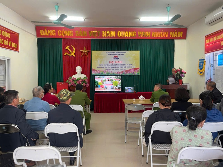 Phường Long Biên đẩy mạnh tuyên truyền, hướng dẫn người dân, tổ chức thực hiện thủ tục hành chính trên môi trường số- Ảnh 1.