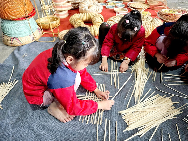 TRƯỜNG MẦM NON TRƯỜNG THỊNH TỔ CHỨC CHO TRẺ THAM QUAN LÀNG NGHỀ TRUYỀN THỐNG MÂY TRE ĐAN ĐỐNG VŨ- Ảnh 3.