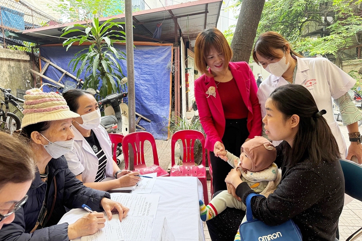 Phường Thanh Xuân tổ chức chiến dịch  cho trẻ uống bổ sung Vitamin A đợt 2 năm 2025- Ảnh 1.