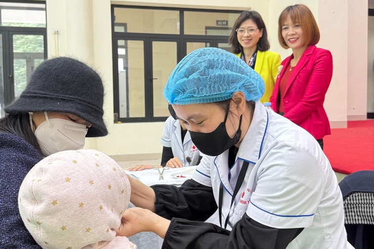 Phường Thanh Xuân tổ chức chiến dịch  cho trẻ uống bổ sung Vitamin A đợt 2 năm 2025- Ảnh 12.