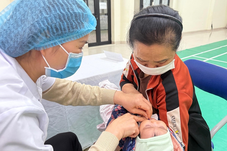 Phường Thanh Xuân tổ chức chiến dịch  cho trẻ uống bổ sung Vitamin A đợt 2 năm 2025- Ảnh 13.